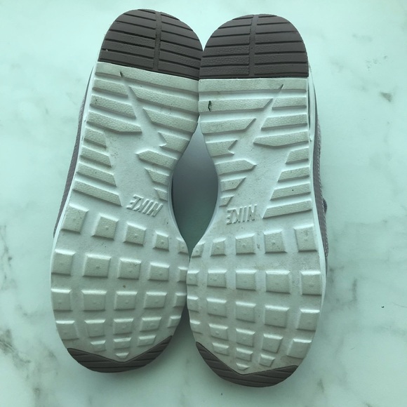 Nike Air Max Thea in Plum Fog - Picture 3 of 4